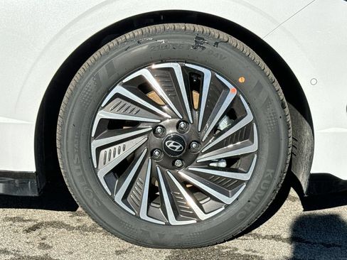 Used 2025 Hyundai Sonata Limited FWD image 9