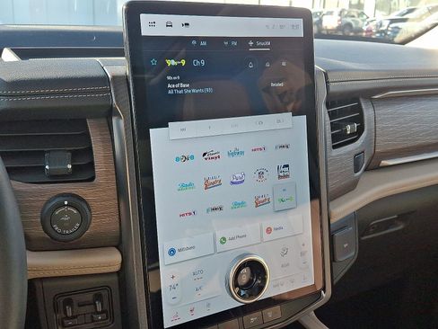 Used 2024 Ford Expedition Limited image 45