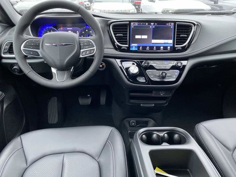 New 2026 Chrysler Pacifica Select image 9