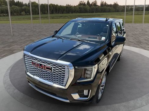 Used 2021 GMC Yukon XL Denali w/ Denali Premium Package RWD image 12