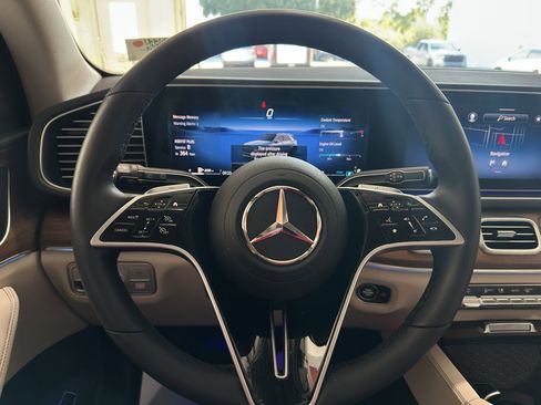Used 2025 Mercedes-Benz GLE 350 4MATIC image 9