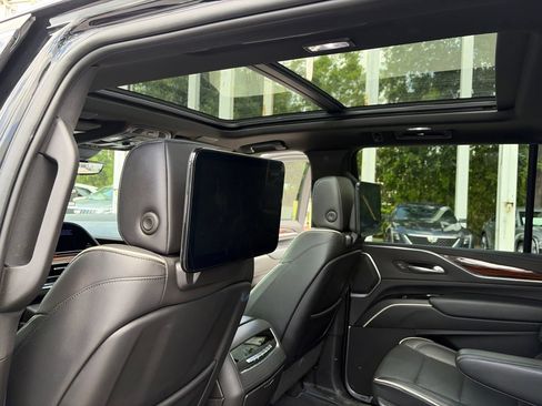 Used 2023 Cadillac Escalade ESV Premium Luxury RWD image 13