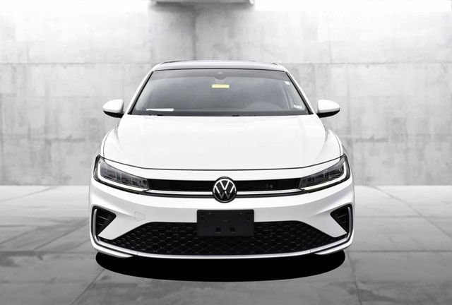 Used 2025 Volkswagen Jetta SE FWD image 4