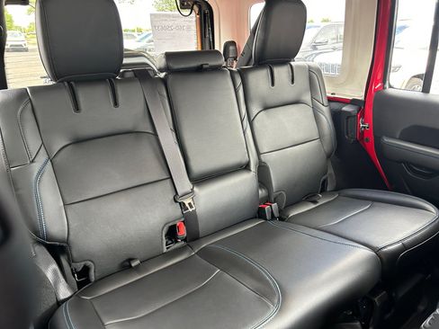 Used 2023 Jeep Wrangler Unlimited Rubicon 4xe AWD/4WD image 18