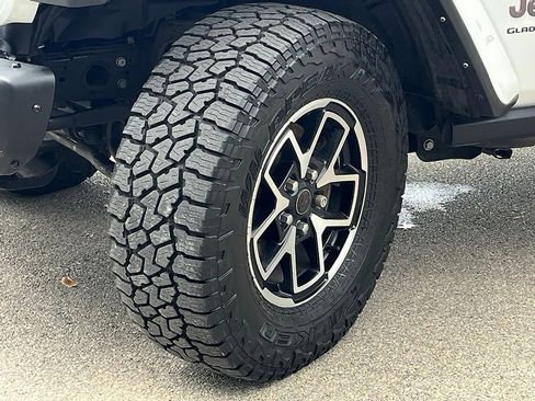Used 2024 Jeep Gladiator Rubicon AWD/4WD image 29