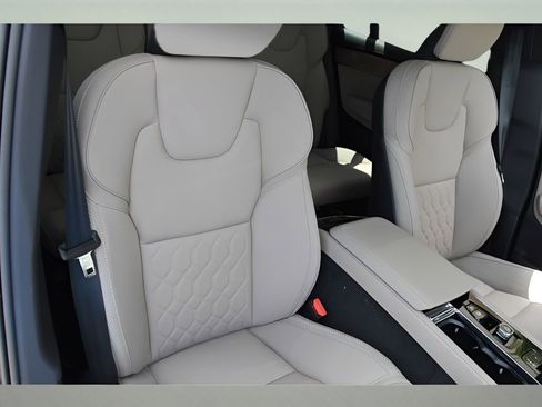Certified 2026 Volvo XC90 B6 Core w/ Protection Package Premier AWD/4WD image 31