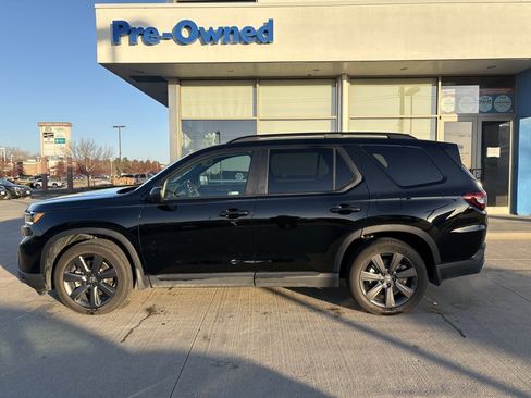 Used 2025 Honda Pilot Sport image 8