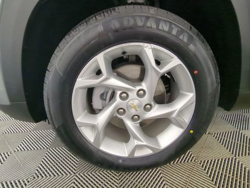 Used 2024 Chevrolet Trax LS w/ LS Convenience Package image 16