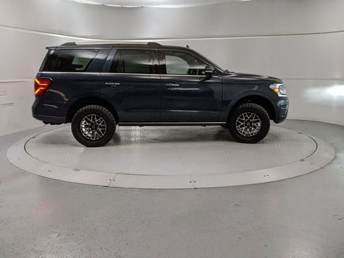 Used 2024 Ford Expedition Limited image 2