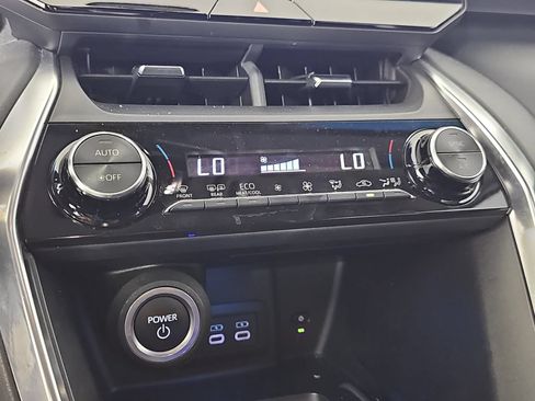 Used 2023 Toyota Venza LE AWD/4WD image 22