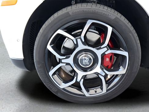 Used 2023 Rolls-Royce Cullinan Black Badge w/ Dark Exterior Package image 10