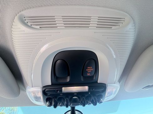 Used 2018 MINI Cooper 2-Door Hardtop w/ Premium Package FWD image 13