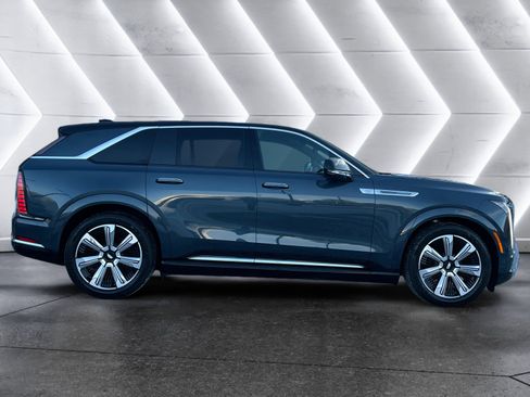 Used 2025 Cadillac Escalade IQ Luxury 2 image 7