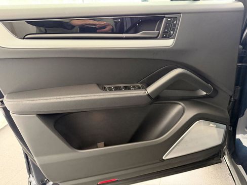 Used 2025 Porsche Cayenne S image 15