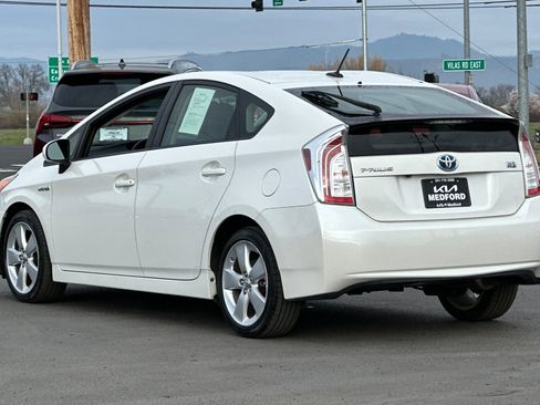 Used 2014 Toyota Prius Five image 7