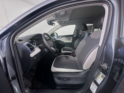 New 2026 Volkswagen Taos SE FWD image 10