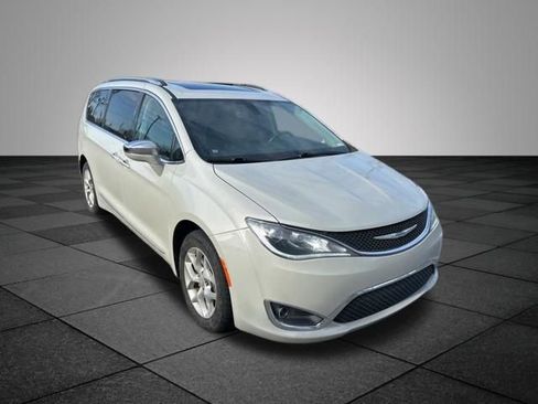 Used 2019 Chrysler Pacifica Limited image 11