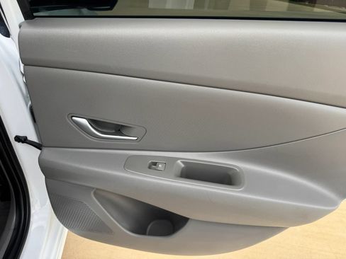 Used 2024 Hyundai Elantra SEL FWD image 35