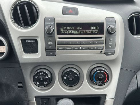 Used 2010 Pontiac Vibe w/ Preferred Package image 14