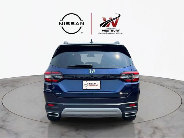 Used 2023 Honda Pilot Touring image 7