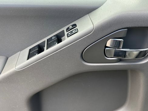 Used 2021 Nissan Frontier SV image 12