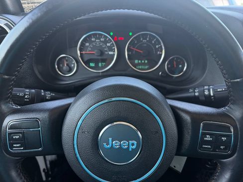 Used 2017 Jeep Wrangler Unlimited Sahara AWD/4WD image 22