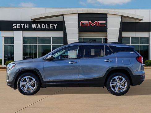 Used 2020 GMC Terrain SLE w/ Driver Convenience Package image 4