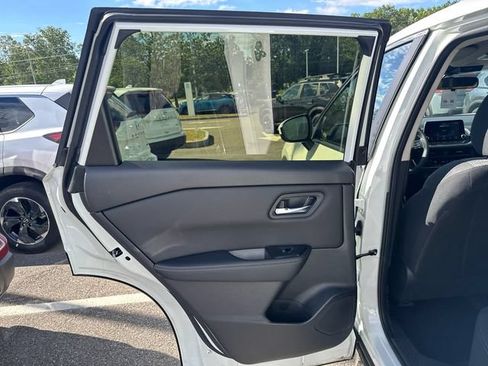 Certified 2025 Nissan Rogue SV AWD/4WD image 23