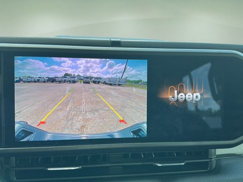 Used 2024 Jeep Gladiator Sport AWD/4WD image 23