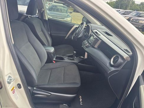 Used 2015 Toyota RAV4 LE FWD image 17