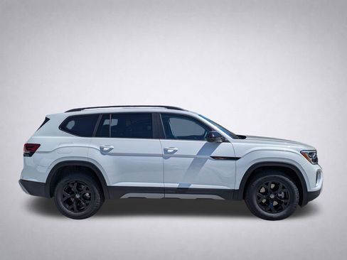 New 2026 Volkswagen Atlas Peak Edition AWD/4WD image 2