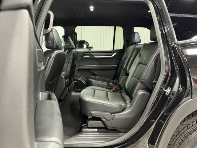 Certified 2026 GMC Acadia Elevation w/ Elevation Premium Package AWD/4WD image 9