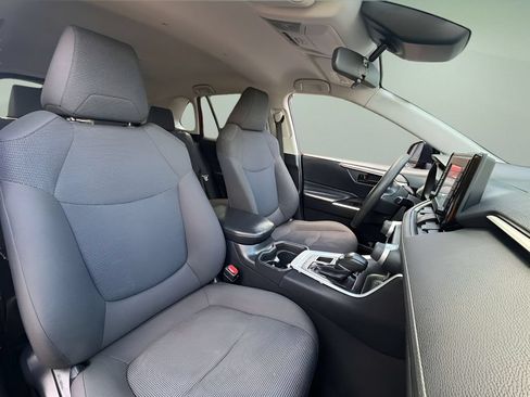 Used 2019 Toyota RAV4 LE w/ All Weather Liner Package AWD/4WD image 10