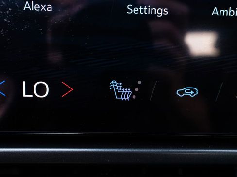 Used 2024 Chevrolet Equinox EV RS image 28