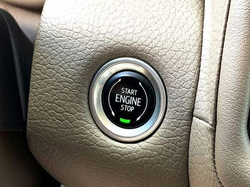 Used 2023 GMC Yukon XL Denali image 17