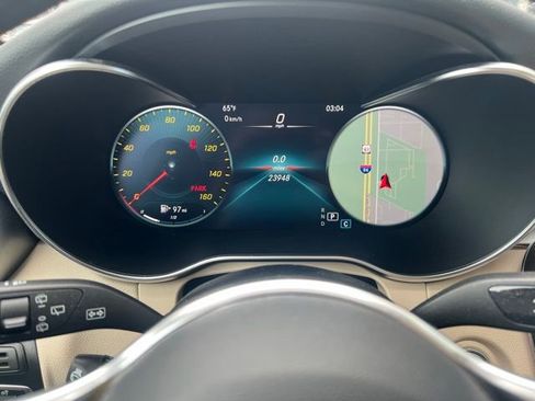 Used 2022 Mercedes-Benz GLC 300 4MATIC image 3