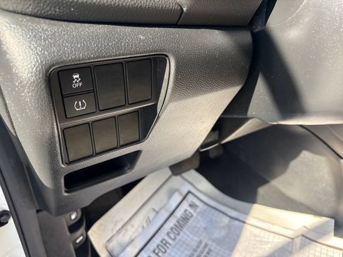Used 2017 Honda CR-V LX image 25
