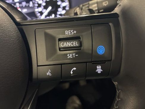 Used 2025 Nissan Pathfinder SL image 16