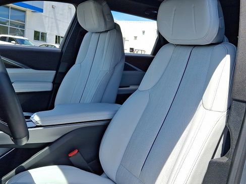 Used 2024 Cadillac Lyriq Luxury AWD/4WD image 17
