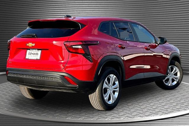 Used 2026 Chevrolet Trax LS FWD image 6