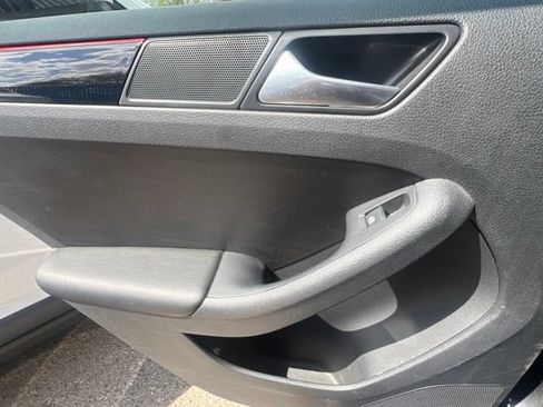 Used 2017 Volkswagen Jetta GLI FWD image 28