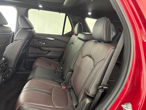 Certified 2025 Honda Pilot Black Edition image 28