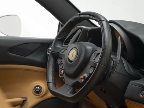 Used 2016 Ferrari 488 GTB Base image 32