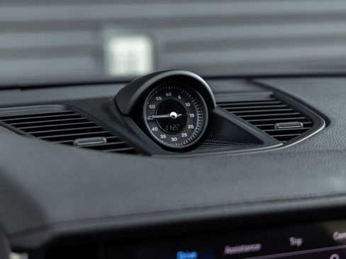 Certified 2025 Porsche Panamera image 30
