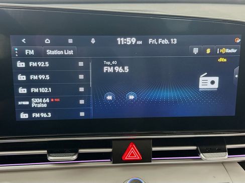 Used 2024 Hyundai Elantra Limited image 21