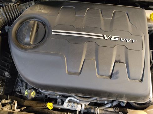 Used 2019 Jeep Cherokee Limited image 30