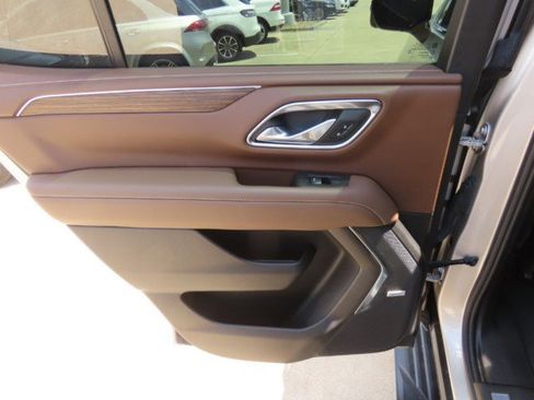 Used 2023 Chevrolet Tahoe High Country RWD image 18