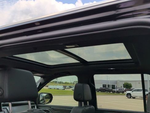 Used 2023 Chevrolet Tahoe LT w/ Luxury Package RWD image 24