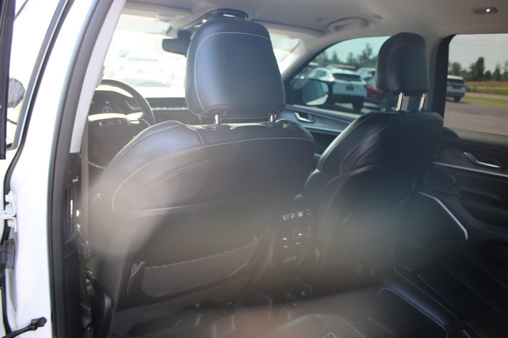 Used 2022 Jeep Grand Cherokee L Limited RWD image 27