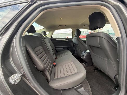 Used 2019 Ford Fusion SE FWD image 14